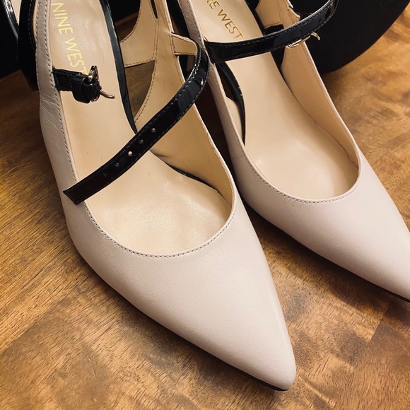 Nine West off white pump with leather straps - Picture 6 of 7